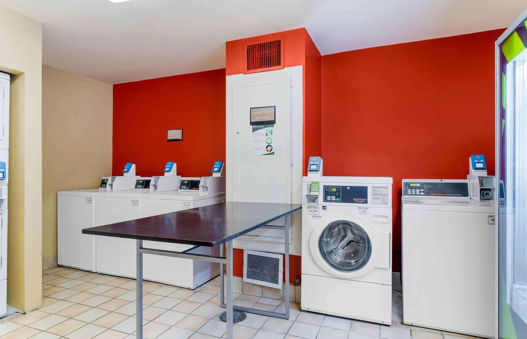 Extended Stay America Suites - Houston - Galleria - Uptown Eksteriør billede